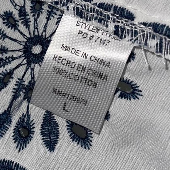 Entro Blue Embroidered Off the Shoulder Top with Scalloped Hem Large - Picture 4 of 4